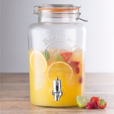 Zumo natural con frutas en el Dispensador de bebidas con grifo redondo clip top 5L Kilner