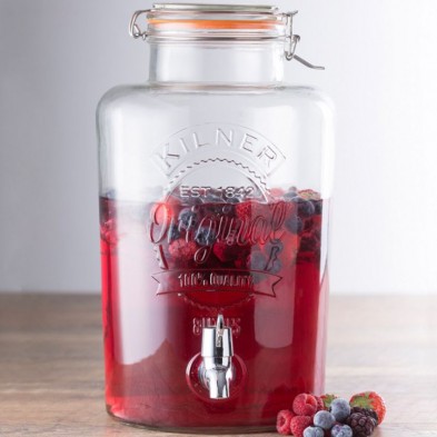 Dispensador de bebidas redondo clip top 8L Kilner con té de frutas rojas