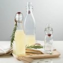 Diferentes botellas de vidrio Kilner junto con la botella de vidrio de 1 litro clip top con limonada