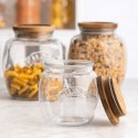 Tarro vidrio con tapa de madera acacia 0,85 litros Kilner vacío con la tapa apoyada