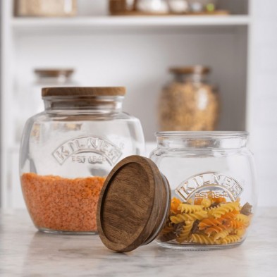 Tarro vidrio con tapa de madera acacia 0,85 litros Kilner sin la tapa puesta y con macarrones en su interior