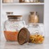 Tarro vidrio con tapa de madera acacia 0,85 litros Kilner sin la tapa puesta y con macarrones en su interior