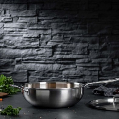 CULINARY FIVEPLY Wok de acero inoxidable sin tapa vista lateral