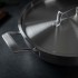 CULINARY FIVEPLY Wok de acero inoxidable con tapa y detalle del asa