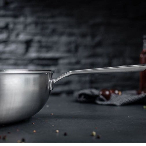 CULINARY FIVEPLY Wok de acero inoxidable sin tapa vista lateral del mango