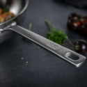 CULINARY FIVEPLY Wok de acero inoxidable detalle del mango con orificio para colgar