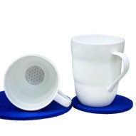 Detalle interior y vista frontal de la taza de porcelana Shinno de Natures Design