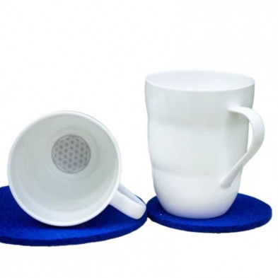 Detalle interior y vista frontal de la taza de porcelana Shinno de Natures Design