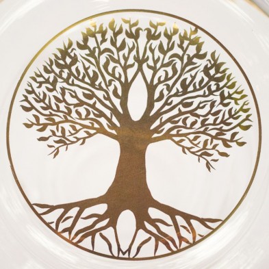 Un diseño de árbol de la vida en oro con raíces y ramas sobre el fondo interior de la jarra alladin