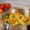 Un arroz con verduras preparado en la Olla a Presión Duromatic Classic Neo con mango Kuhn Rikon