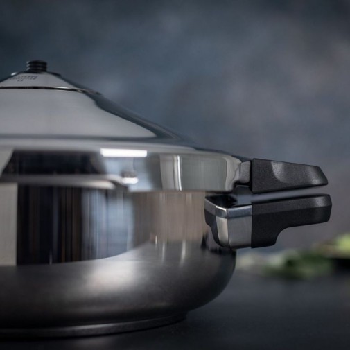 detalle ampliado del asa cerrada de la Olla a Presión Duromatic Hotel con asas Kuhn Rikon de 5 litros