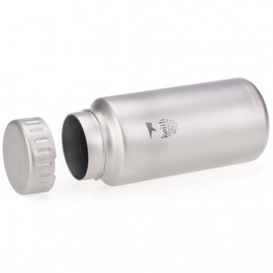 Botella de titanio Sport grande 1200 ml Keith detalle de su tapa y orificio