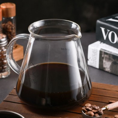 Café negro en la Cafetera de titanio y borosilicato Pour Over kit Keith
