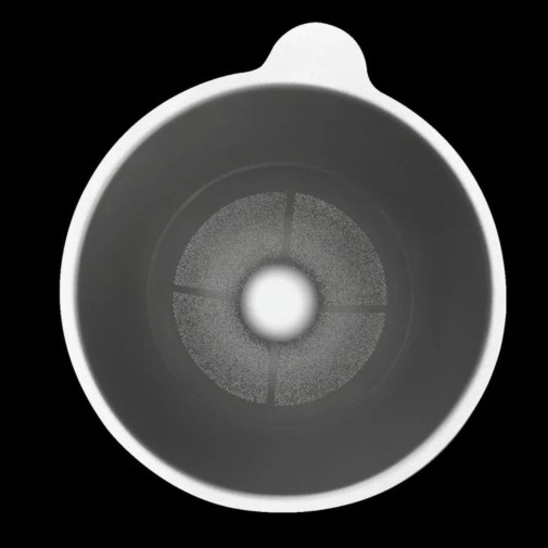 Vista interior del embudo de la cafetera de titanio y borosilicato Pour Over kit Keith