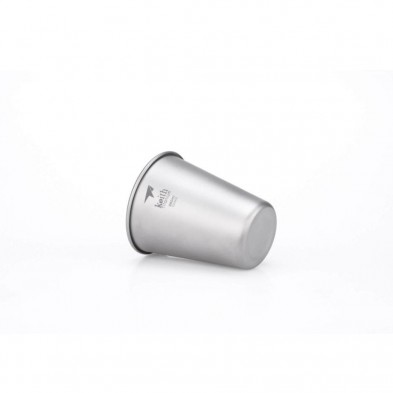 Vaso de titanio 350 ml Keith en posición horizontal