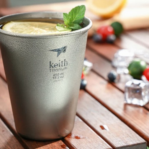 bebida refrescante en el Vaso de titanio 450 ml Keith