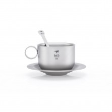 Taza de plata con asa, cuchara a juego y platillo, todo ello con la marca Keith Titanium