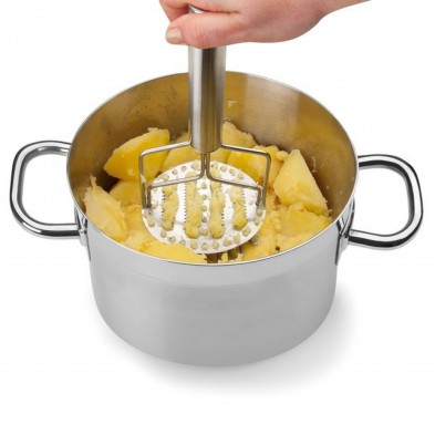 Prensador de patata Lacor haciendo puré de papa Prensador de patata Lacor haciendo puré de papa