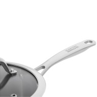 Detalle ampliado del mango del cazo ALLROUND de acero inoxidable 1 L Kuhn Rikon