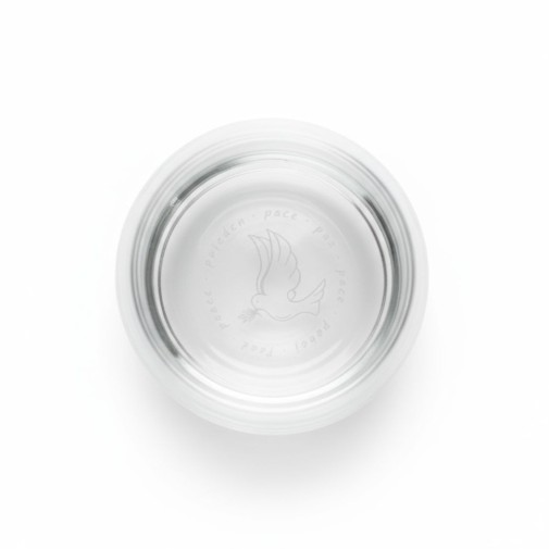 Vaso Mythos Paz Nature's Design con vista interior a las inscripciones de la palabra paz en varios idiomas y la paloma de la paz