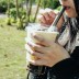 Chica bebiendo un batido con la Pajita titanio ancha Keith