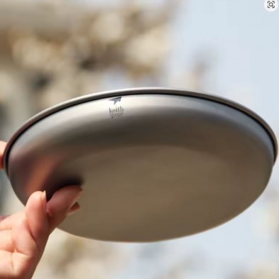 Vista base inferior del Plato de titanio 150 ml Keith