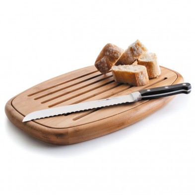 Tabla de cortar pan ovalada Lacor con un corte de pan Tabla de cortar pan ovalada Lacor con un corte de pan