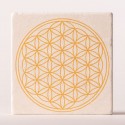 Posavasos vitalizador de piedra travertina con Flor de la Vida amarillo vista ampliada
