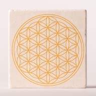 Posavasos vitalizador de piedra travertina con Flor de la Vida amarillo vista ampliada