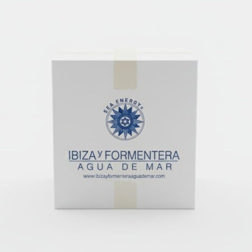 Caja blanca cerrada con 12 Botellas de Agua de mar ultrafiltrada con plasma marino Ibiza y Formentera en su interior