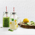 El set de las 2 jarras Mix&Go Lacor con limonada y zumo verde en la encimera de la cocina
