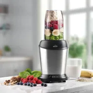 Batidora Personal Pro Lacor con fruta y verdura en una cocina saludable