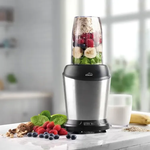 Batidora Personal Pro Lacor con fruta y verdura en una cocina saludable