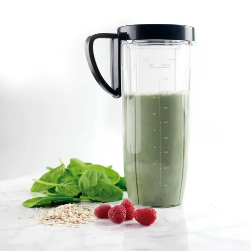 Jarra de la Batidora Personal Pro Lacor con un batido verde preparado