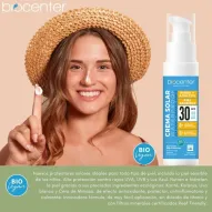 Flyer informativo del Protector solar natural SPF 30 fluido Biocenter 100 ml
