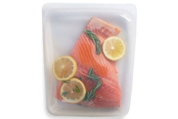  bolsas porta alimentos Stasher Stand up con salmon marinado