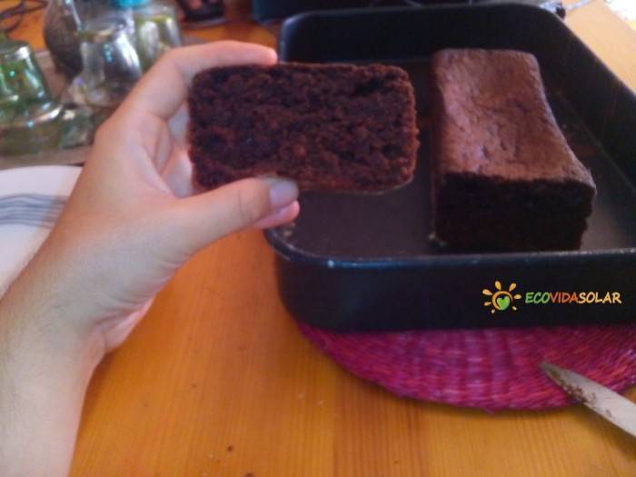 Como preparar un bizcocho de chocolate vegano sin electricidad