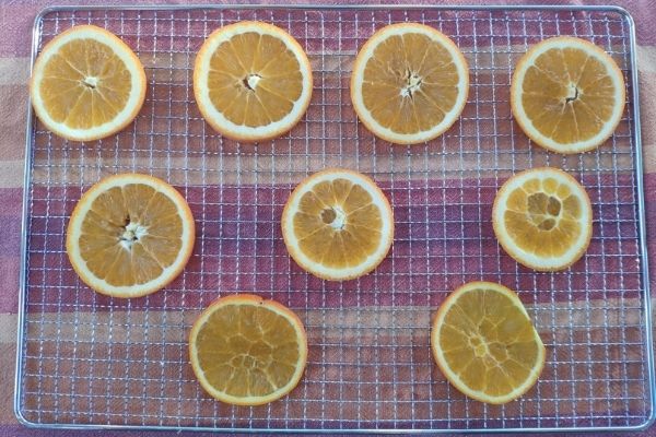 Deshidratando las naranjas del huerto